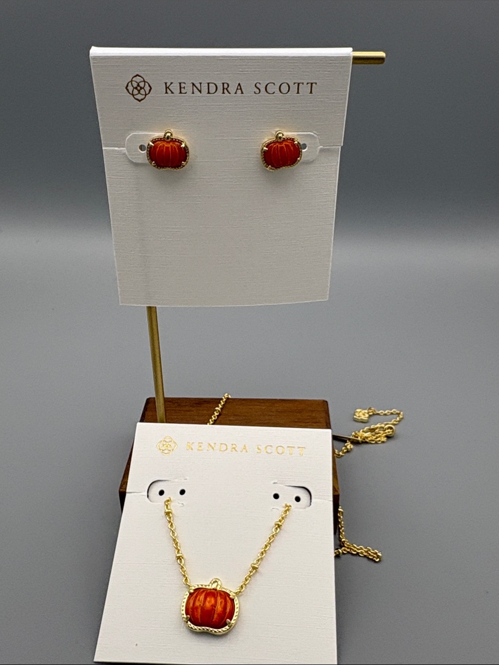 Kendra Scott Gold-Tone Necklace and Pumpkin Stud Earrings in Orange